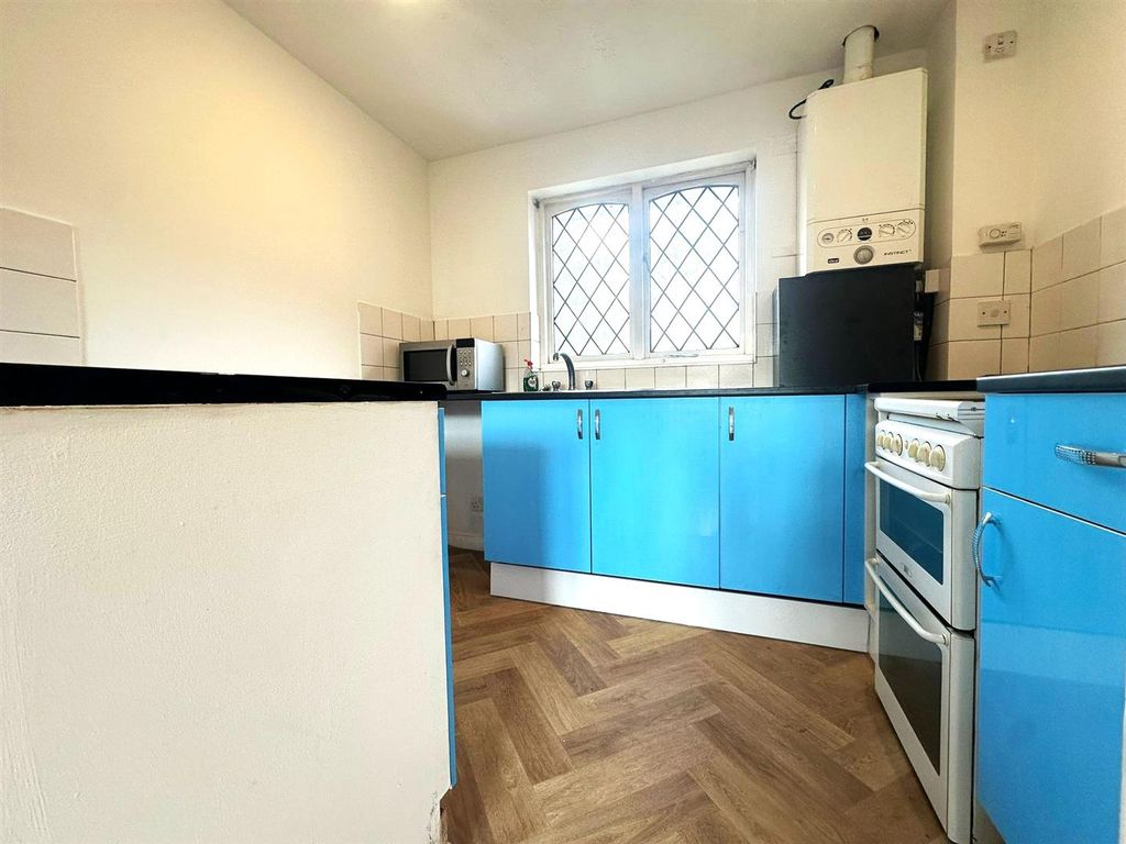 Property photo 3 of 8 Kitchen