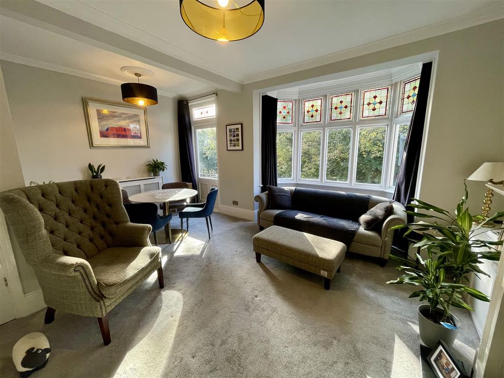 Property photo 2 of 18 Lounge/Diner