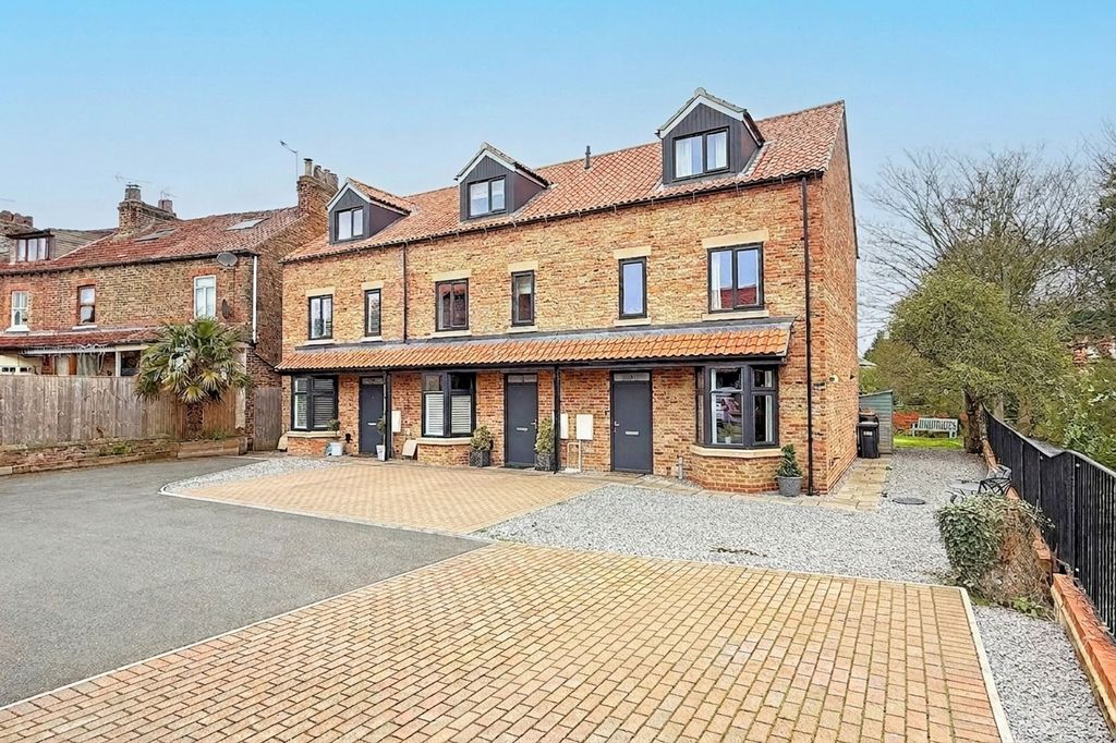 Property photo 1 of 26