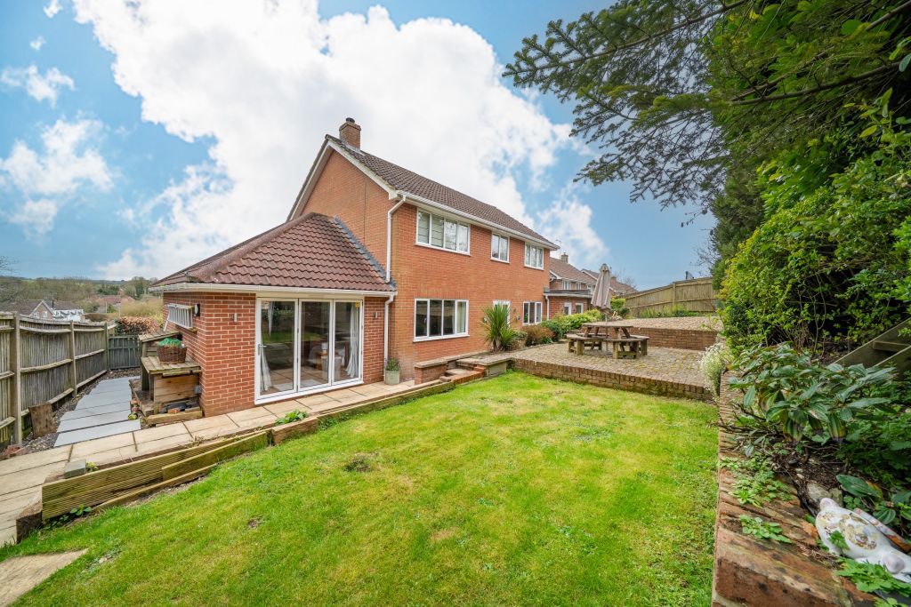 Property photo 2 of 27