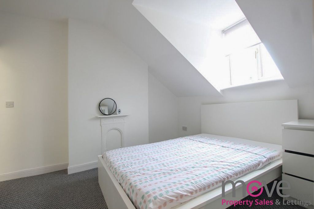 Property photo 1 of 6 Photo 5