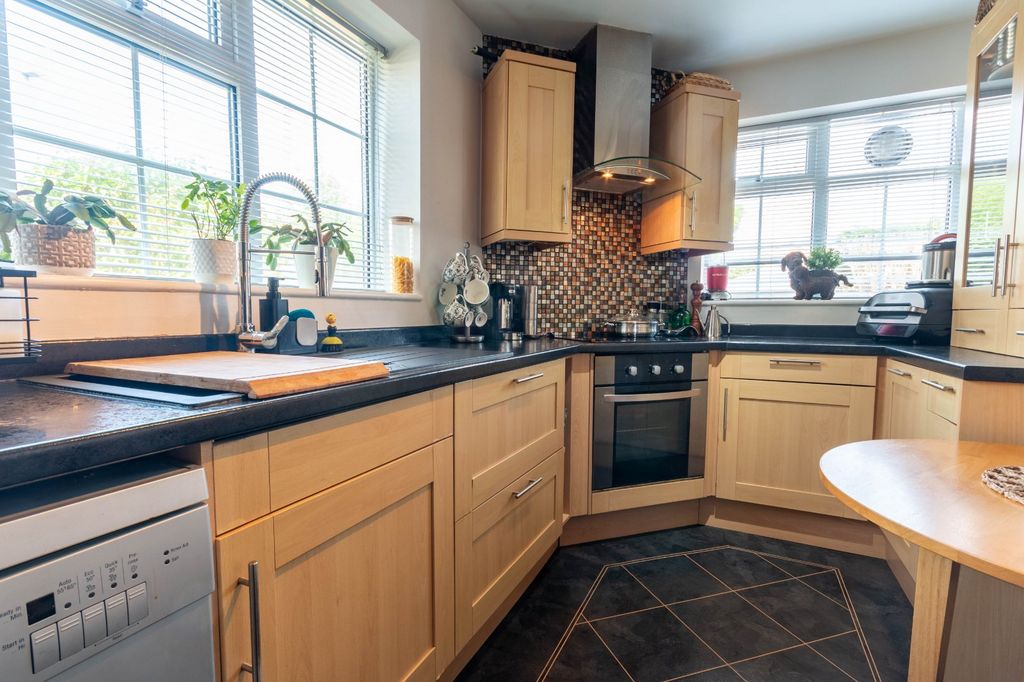 Property photo 2 of 11 Picture No. 33