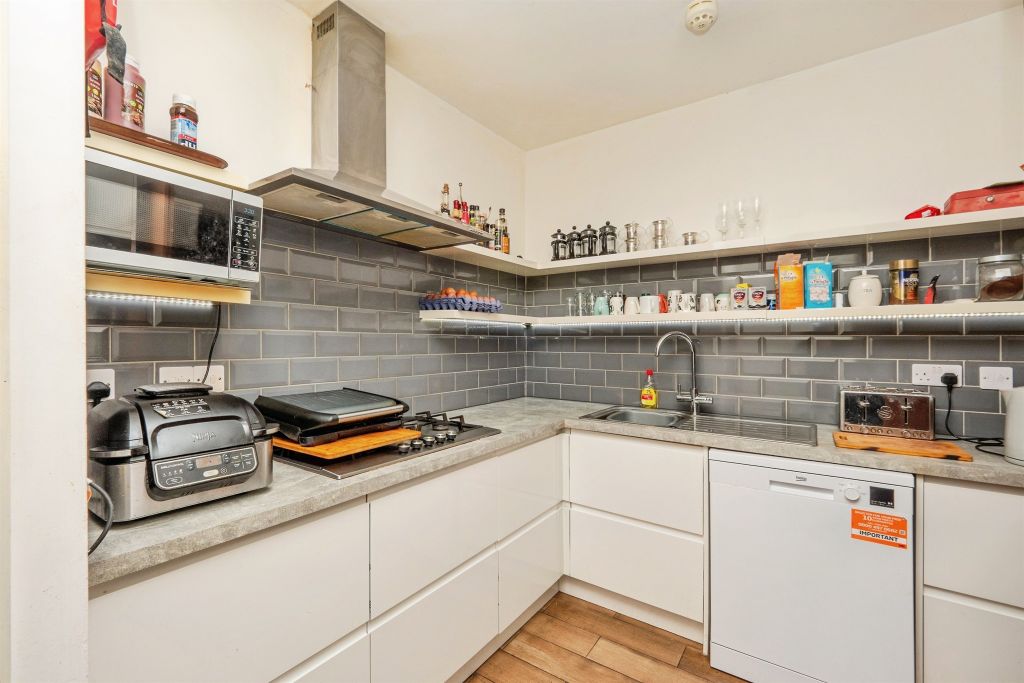 Property photo 2 of 34