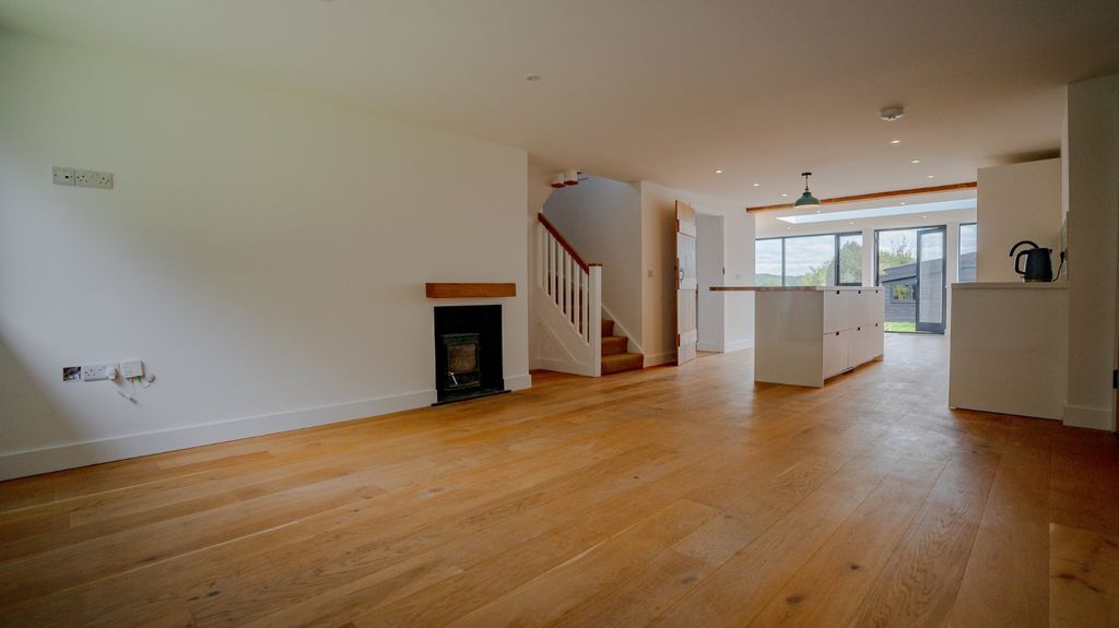 Property photo 2 of 15 Ground Floor