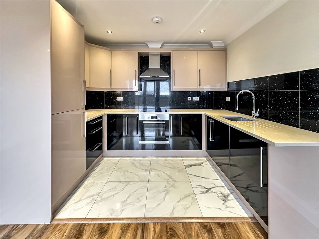 Property photo 2 of 9 Picture No. 18