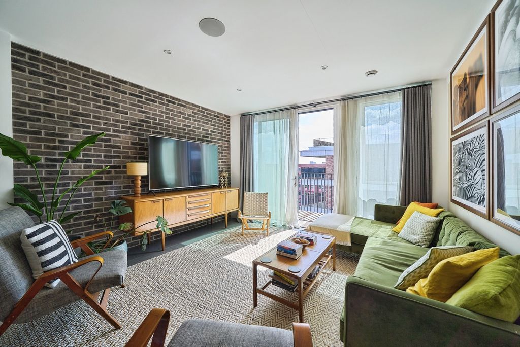 Property photo 2 of 30 Pbox-Img.Jpg