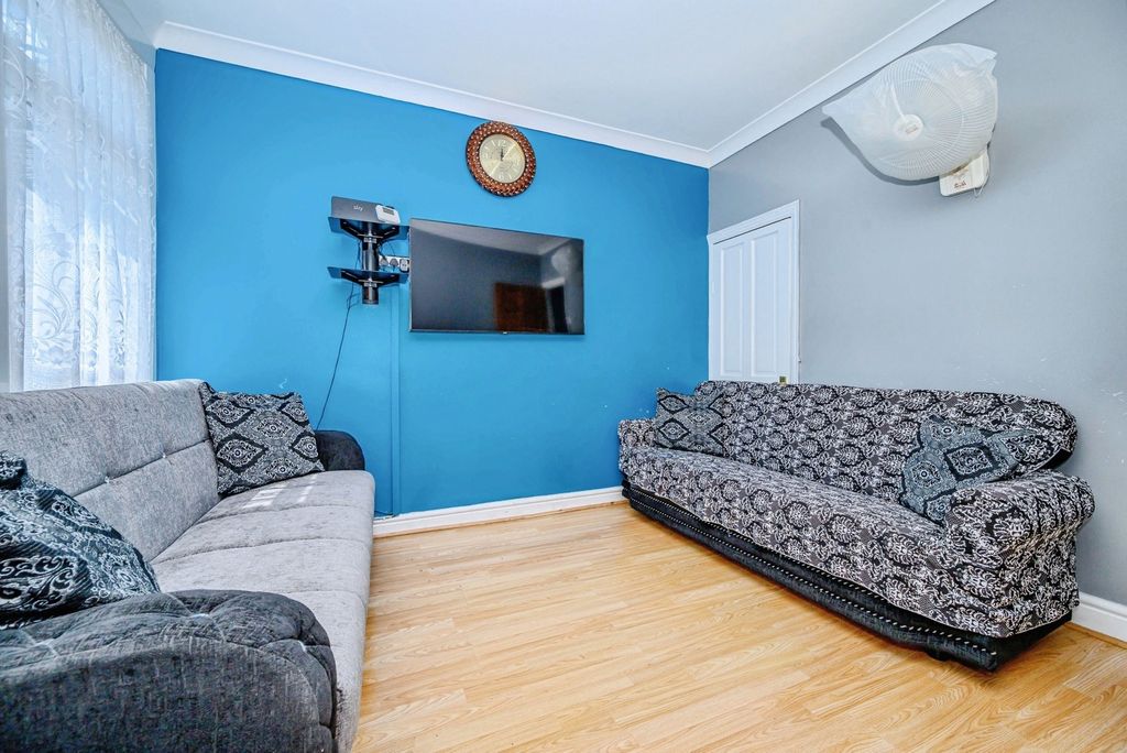 Property photo 3 of 13 Photo