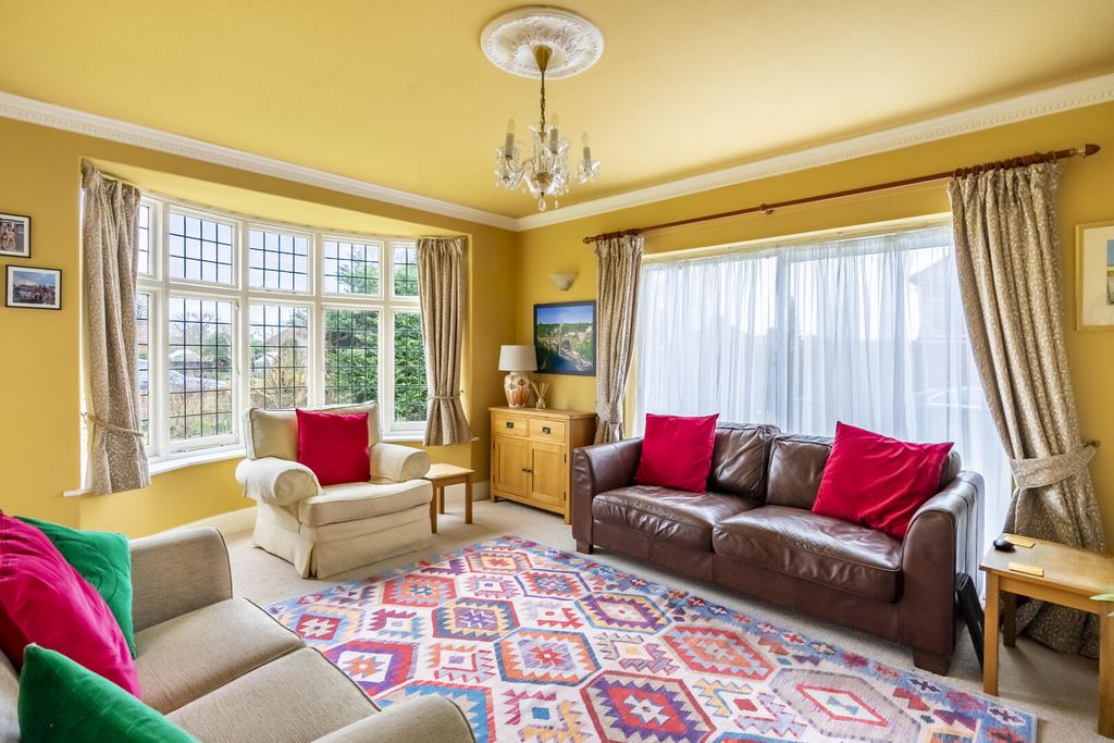 Property photo 3 of 33 Living Room