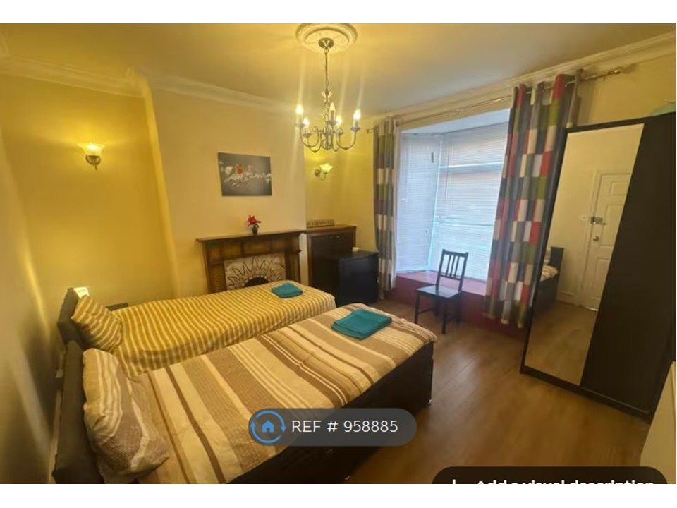 Property photo 3 of 6 Bedroom 1 Downstairs