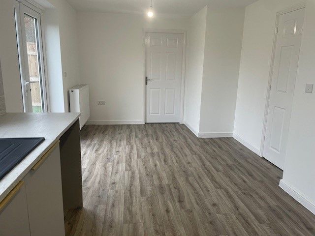 Property photo 3 of 14 Kitchen