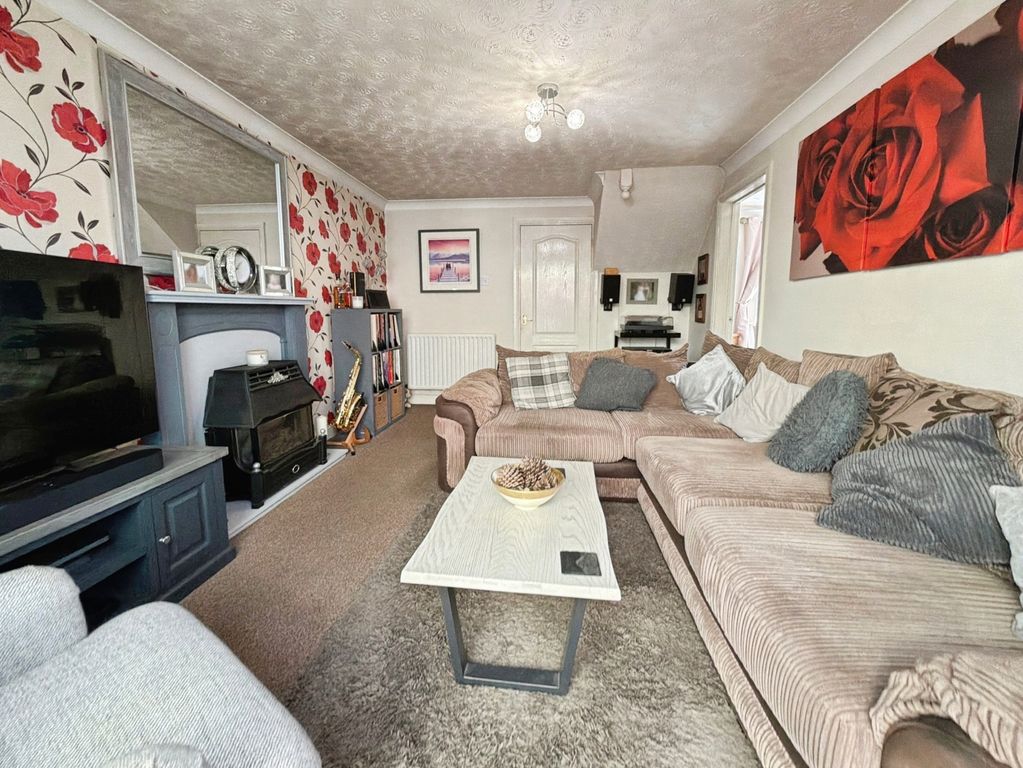 Property photo 3 of 22 Lounge