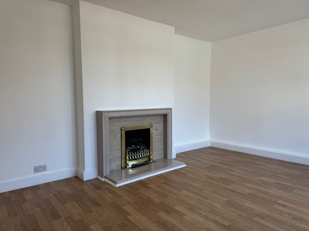 Property photo 3 of 19 Image