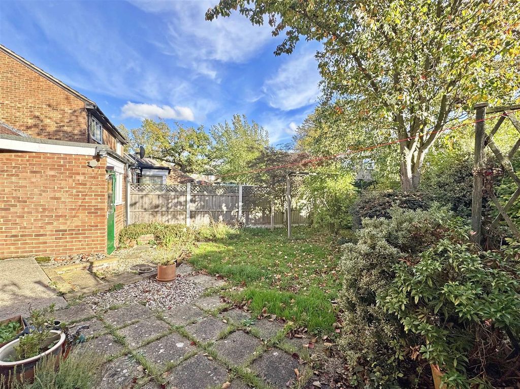 Property photo 2 of 20 Garden B.Jpg