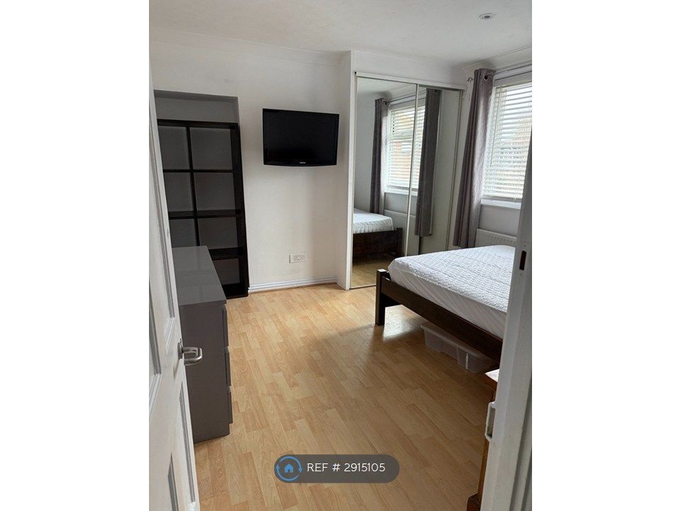 Property photo 1 of 9 Room To Let