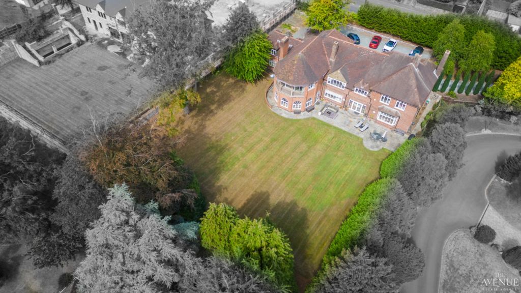 Property photo 1 of 32 4430380