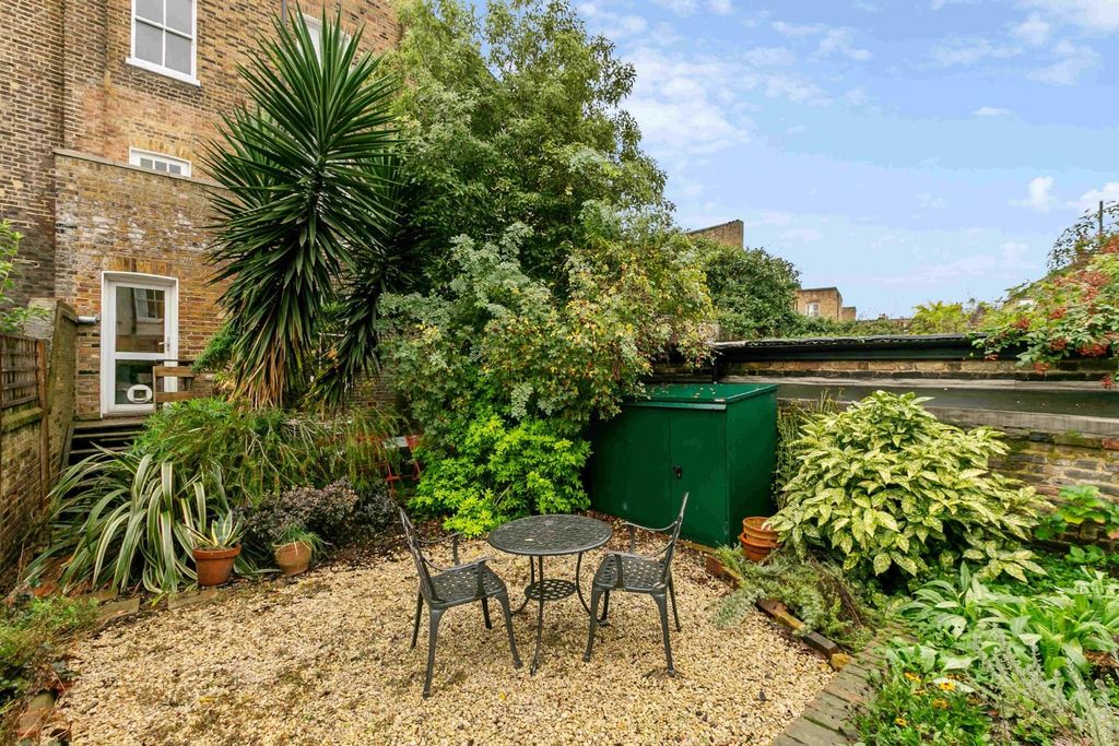 Property photo 3 of 10 Garden (2)