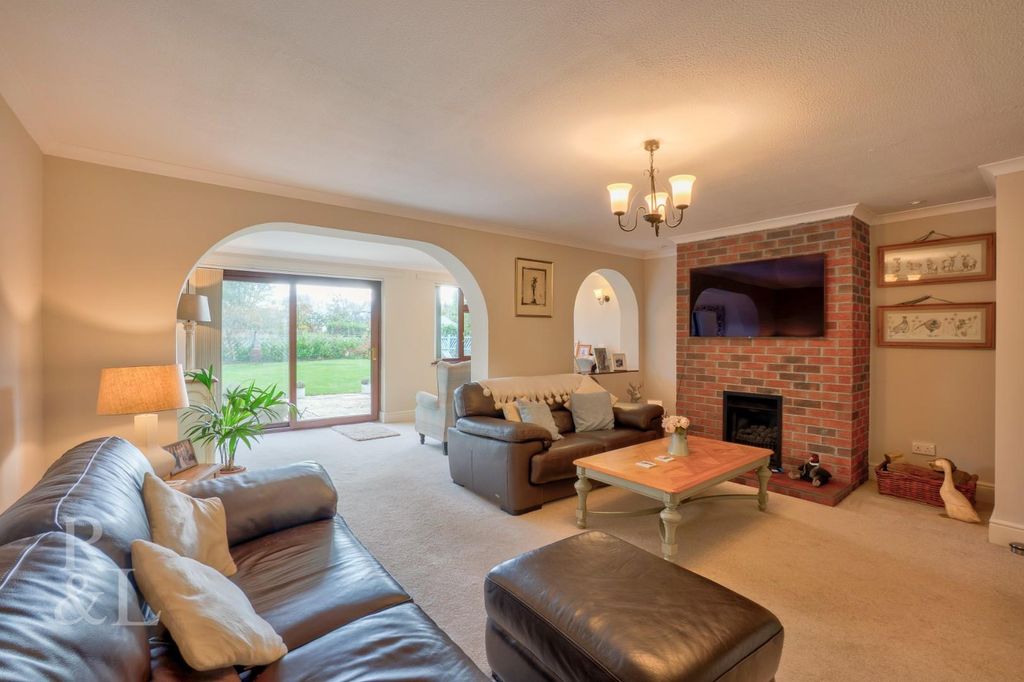 Property photo 3 of 29 82 Newbold Road (5).Jpg