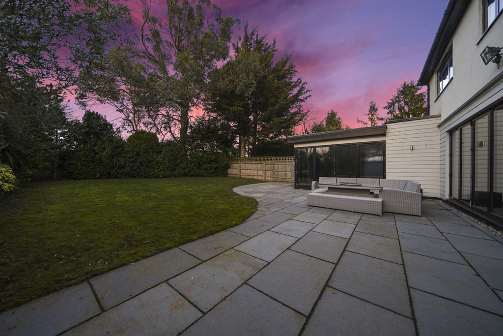 Property photo 3 of 26 Garden