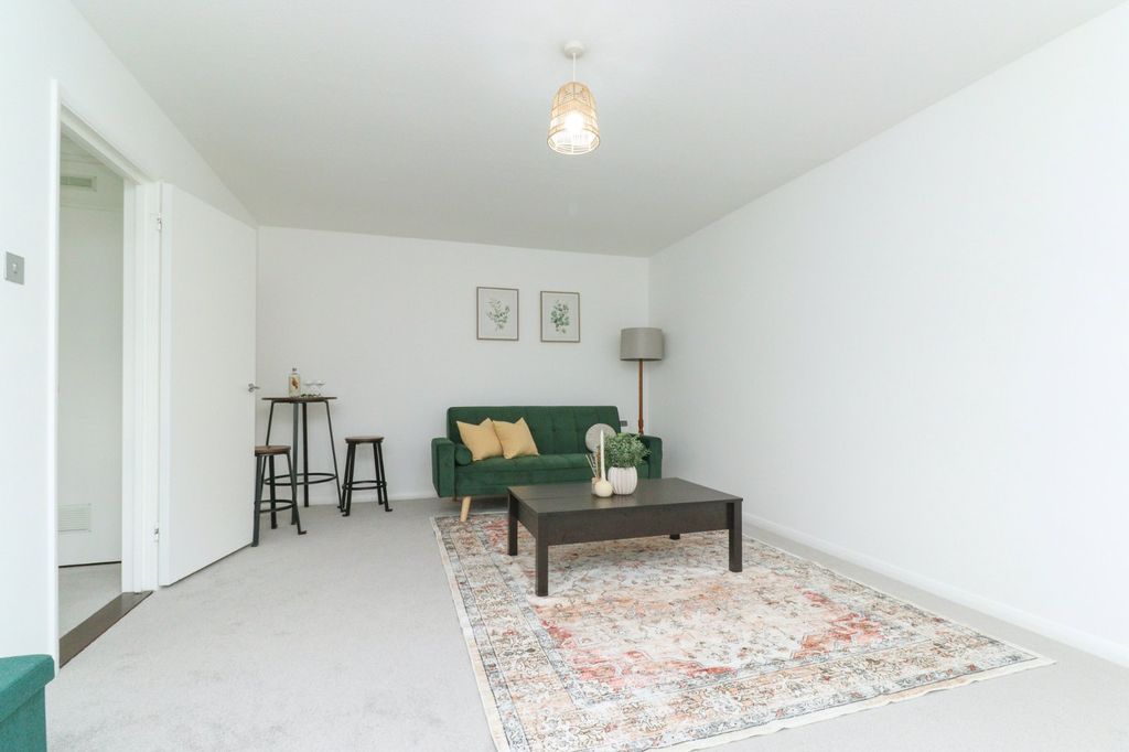 Property photo 3 of 9 Picture 3