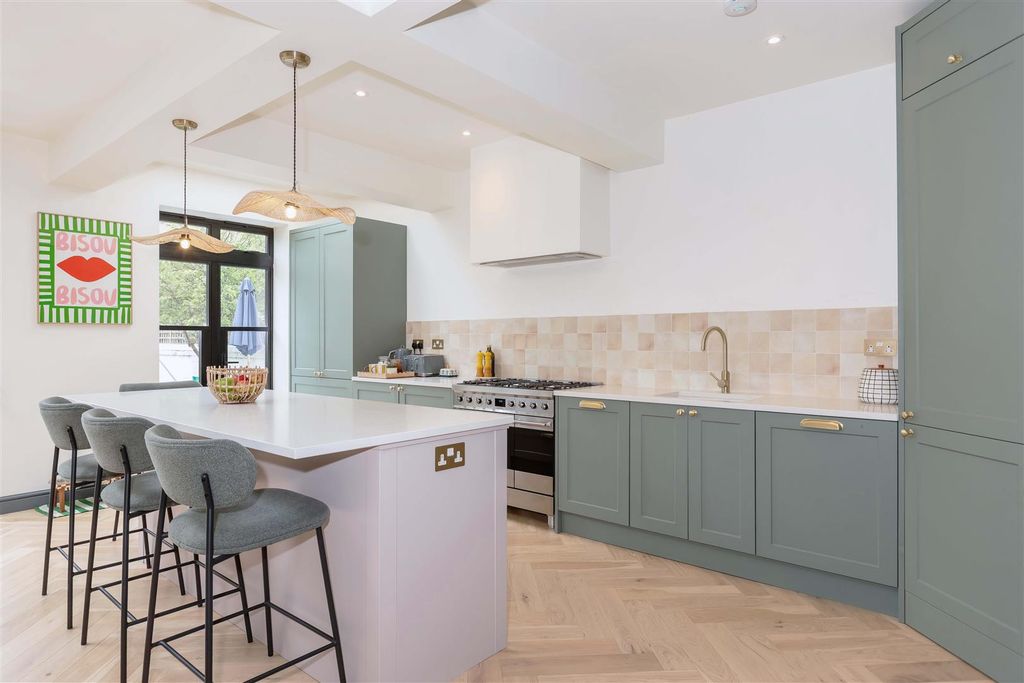 Property photo 3 of 22 Westbourne Ave_16.Jpg