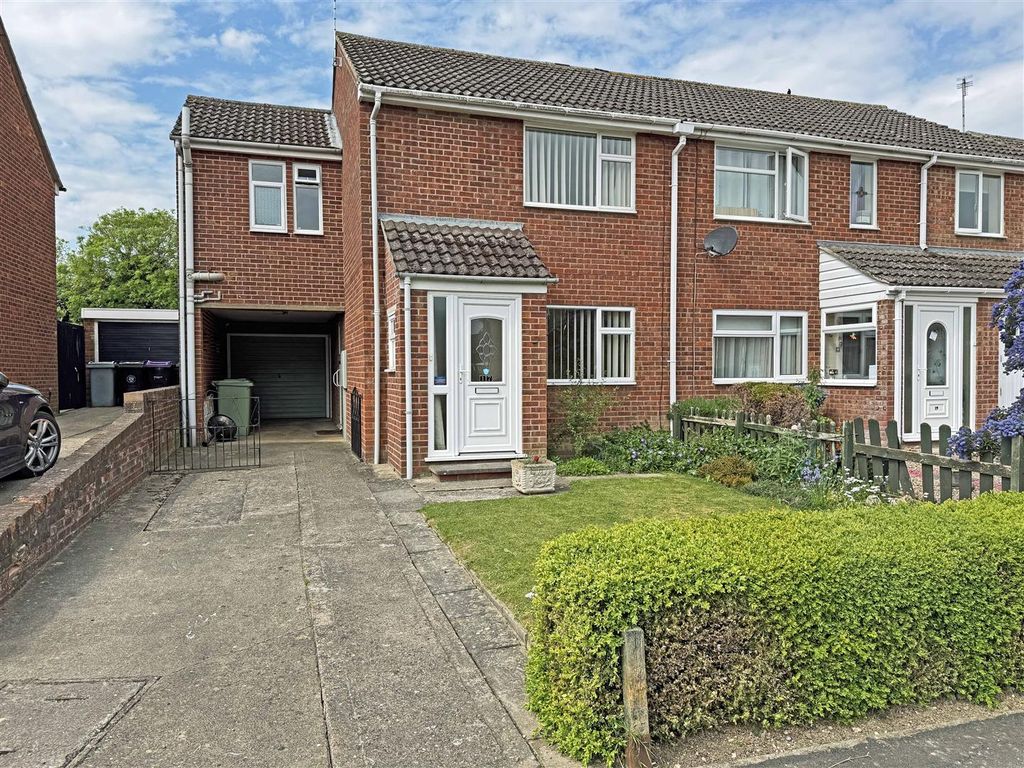Property photo 1 of 13 Gainsborough Road, Stamford