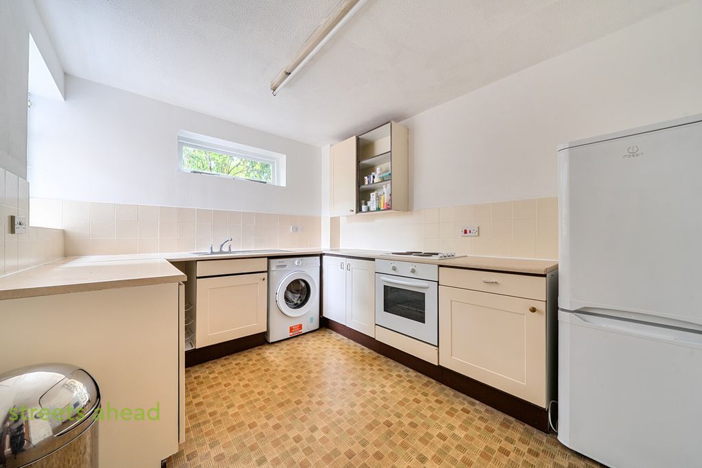 Property photo 2 of 13 8679Fed5-19ee-45F...