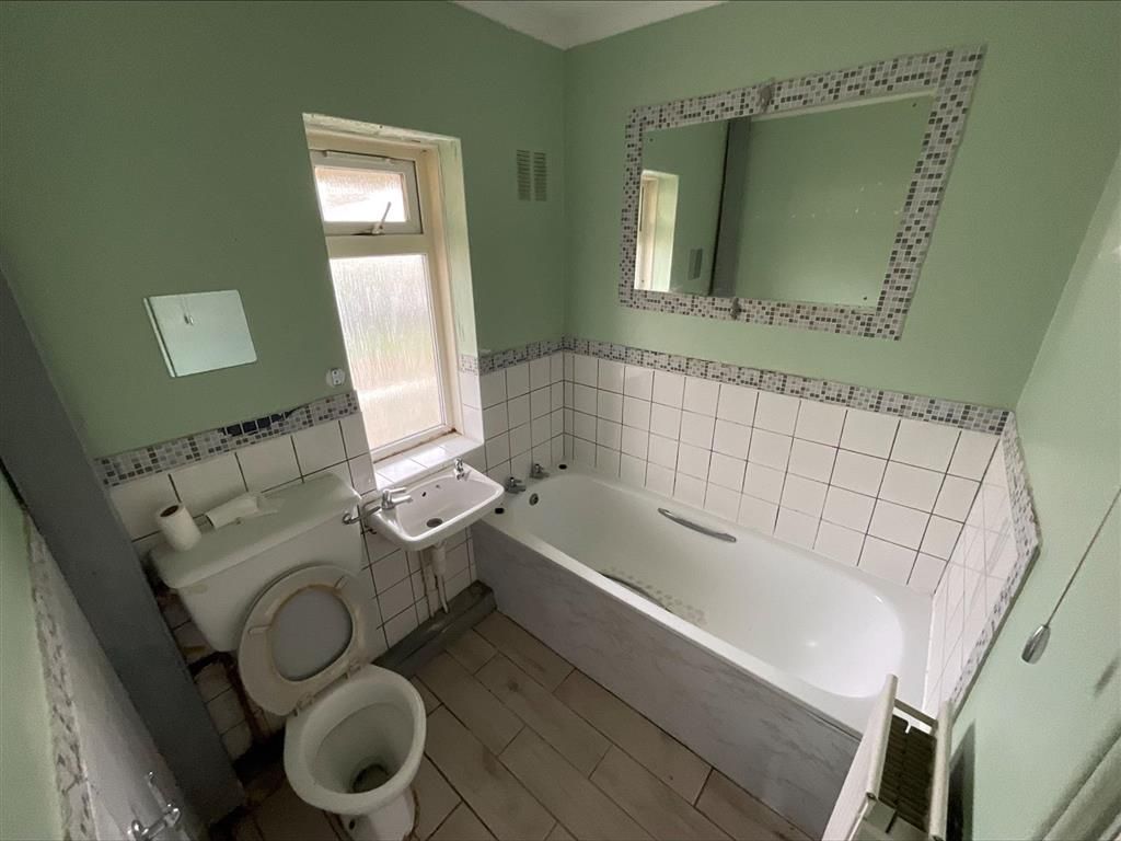 Property photo 2 of 7 Bathroom