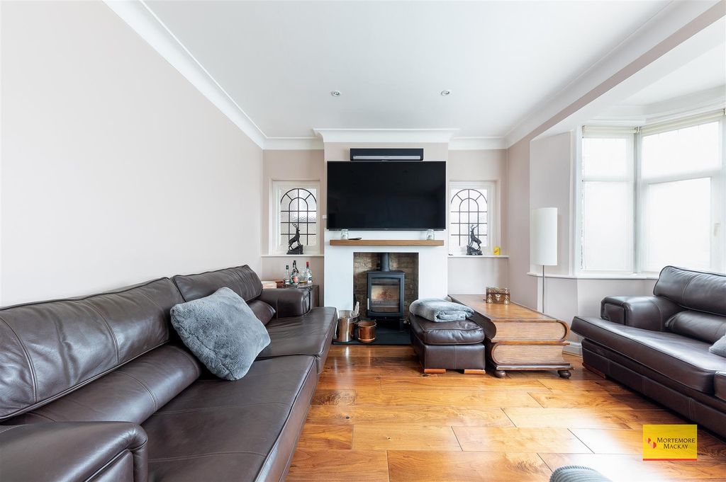 Property photo 3 of 33 005.Jpg