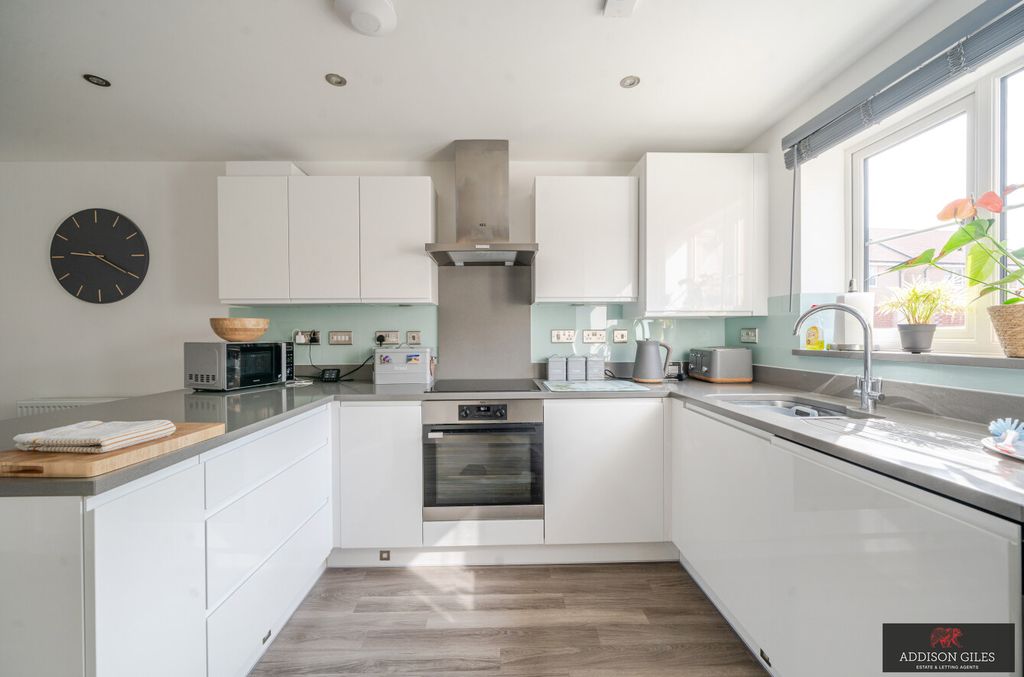 Property photo 3 of 20 Photo 9