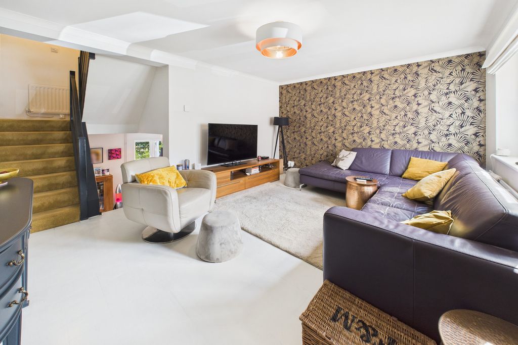 Property photo 2 of 22