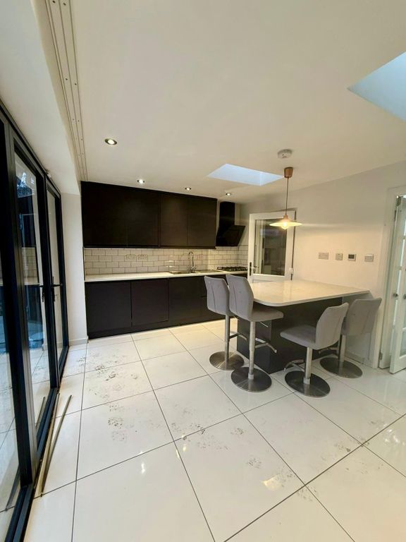 Property photo 3 of 11 Gallery