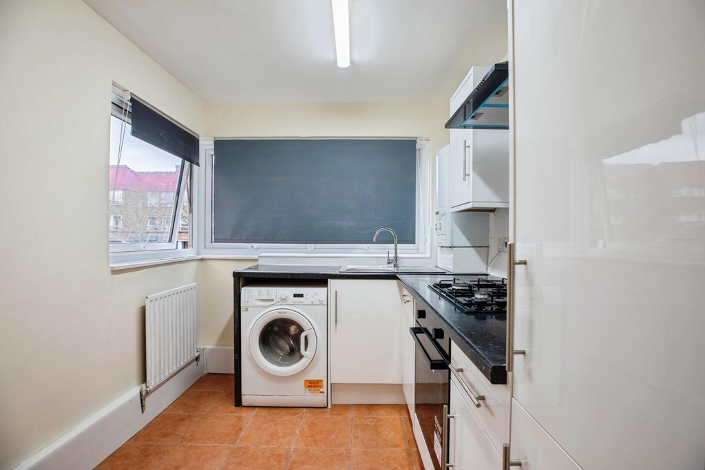 Property photo 2 of 11 Kitchen