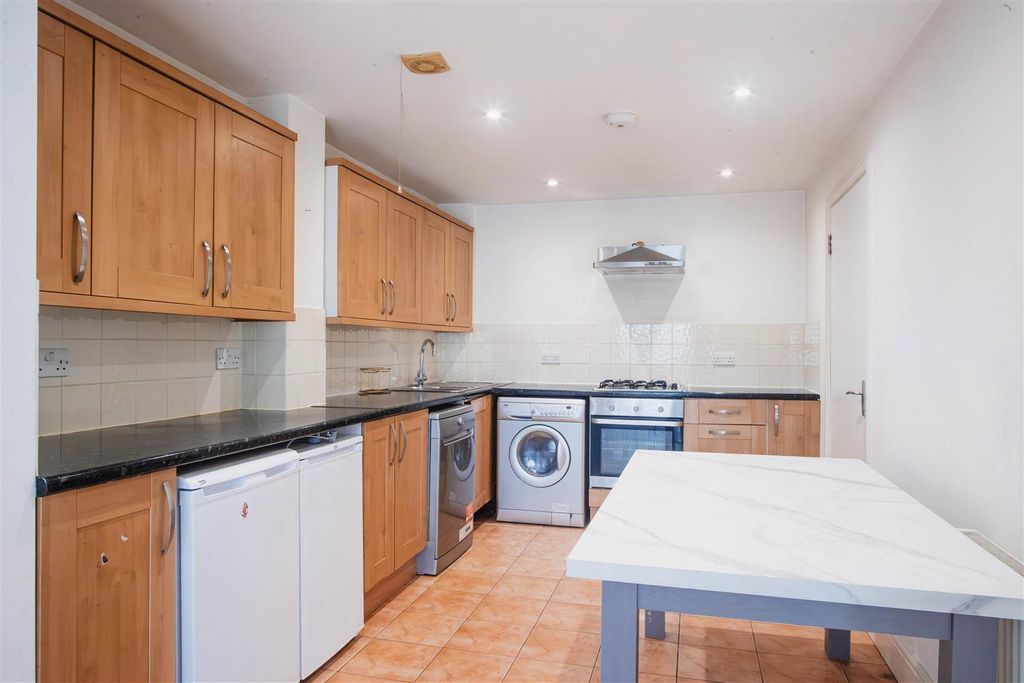 Property photo 2 of 15 C04I3742-Hdr.Jpg