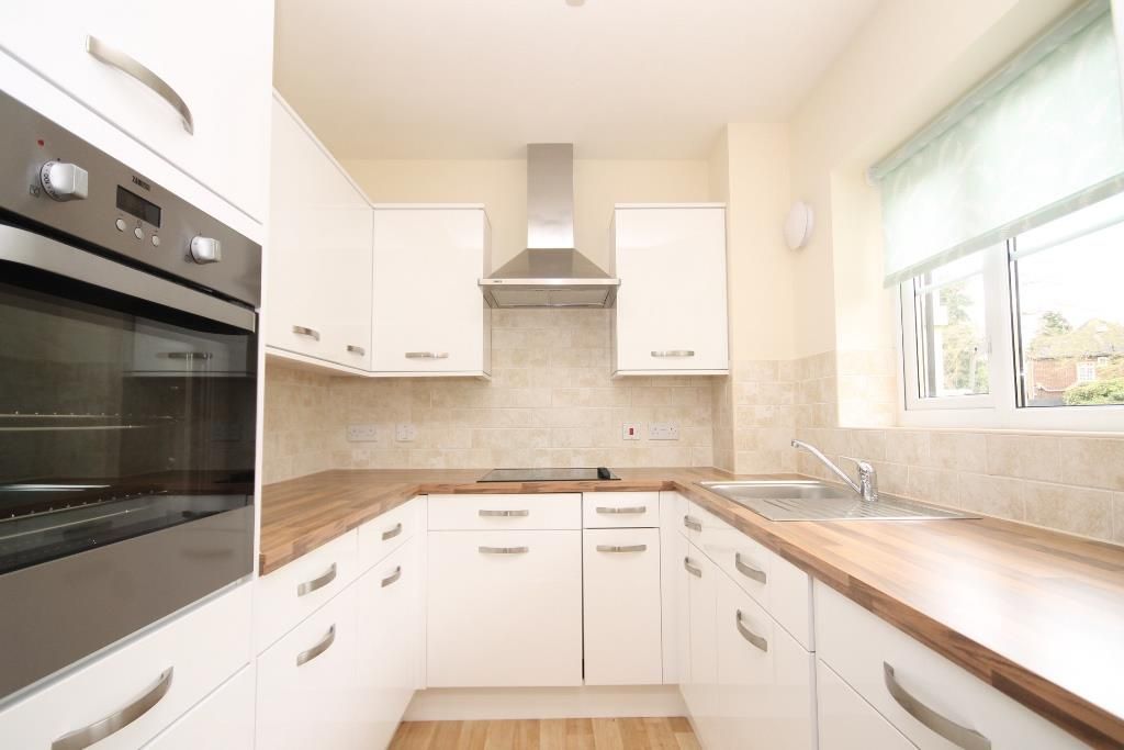 Property photo 3 of 8 Kitchen