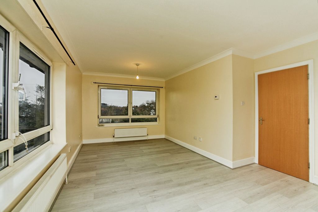 Property photo 2 of 17 Photo 1