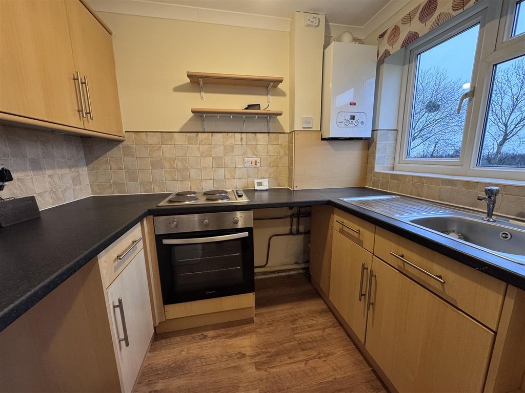 Property photo 3 of 17 Kitchen