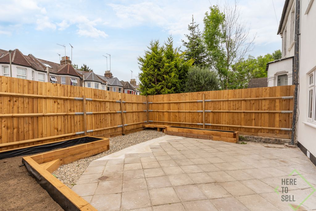 Property photo 2 of 15 Pembroke Road, London , N10 2Ht-25 (13)