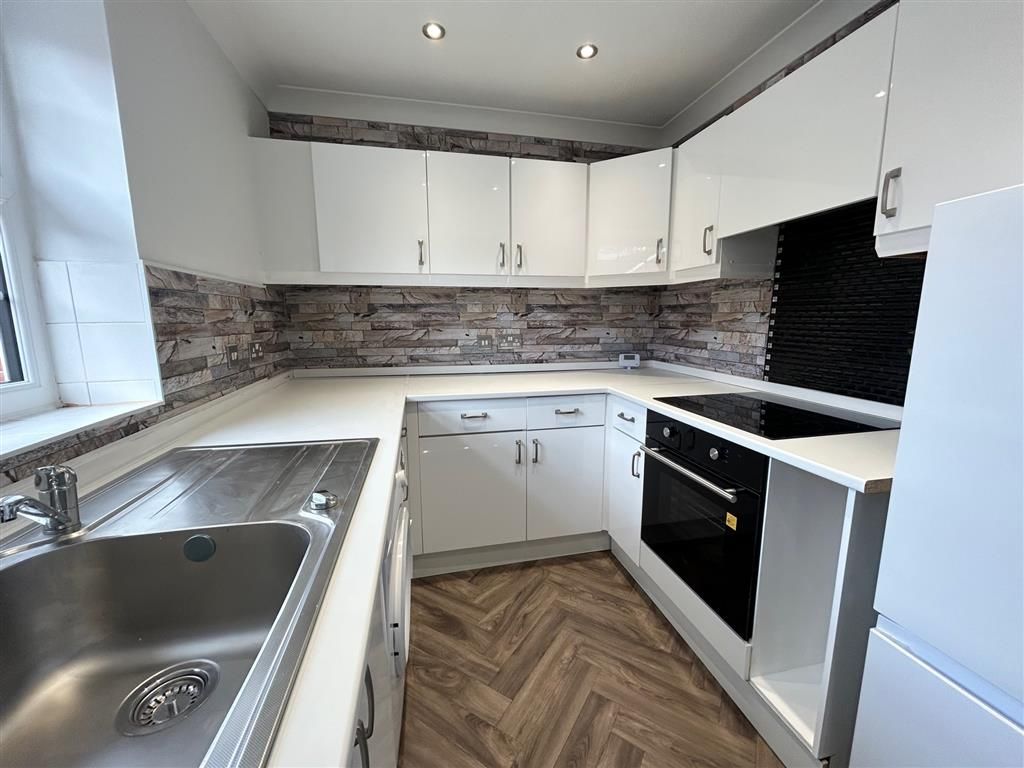 Property photo 2 of 9 Kitchen