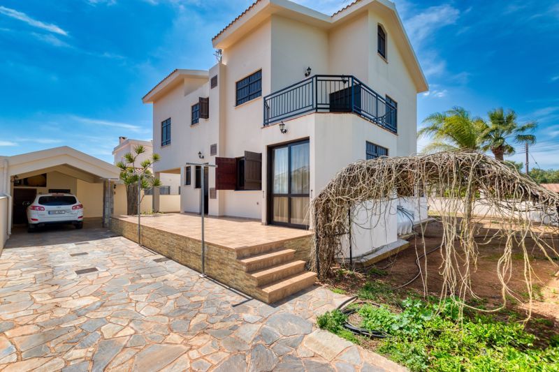 Property photo 1 of 39 Rear Of The Villa