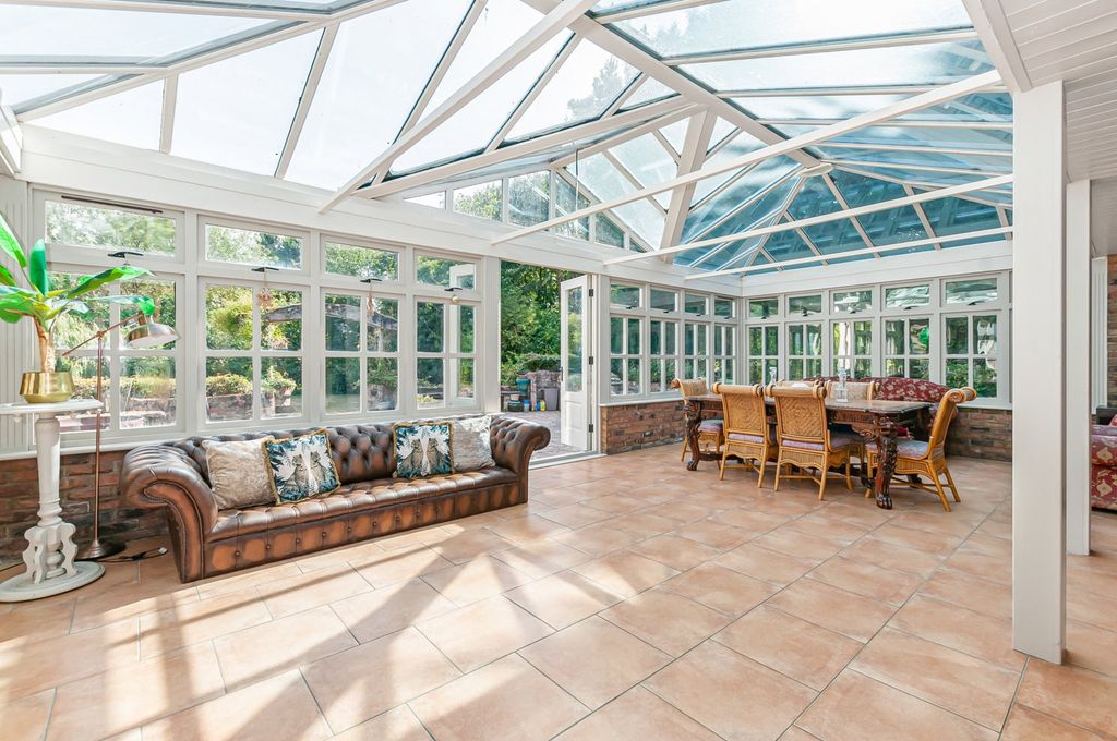 Property photo 2 of 40