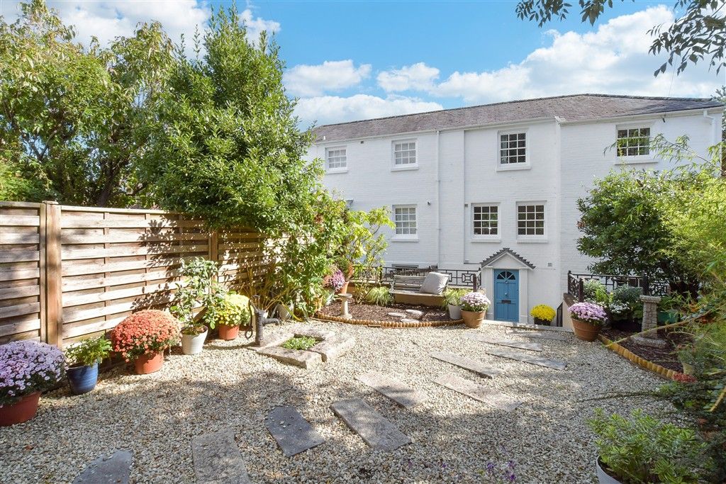 Property photo 3 of 16 Front Garden