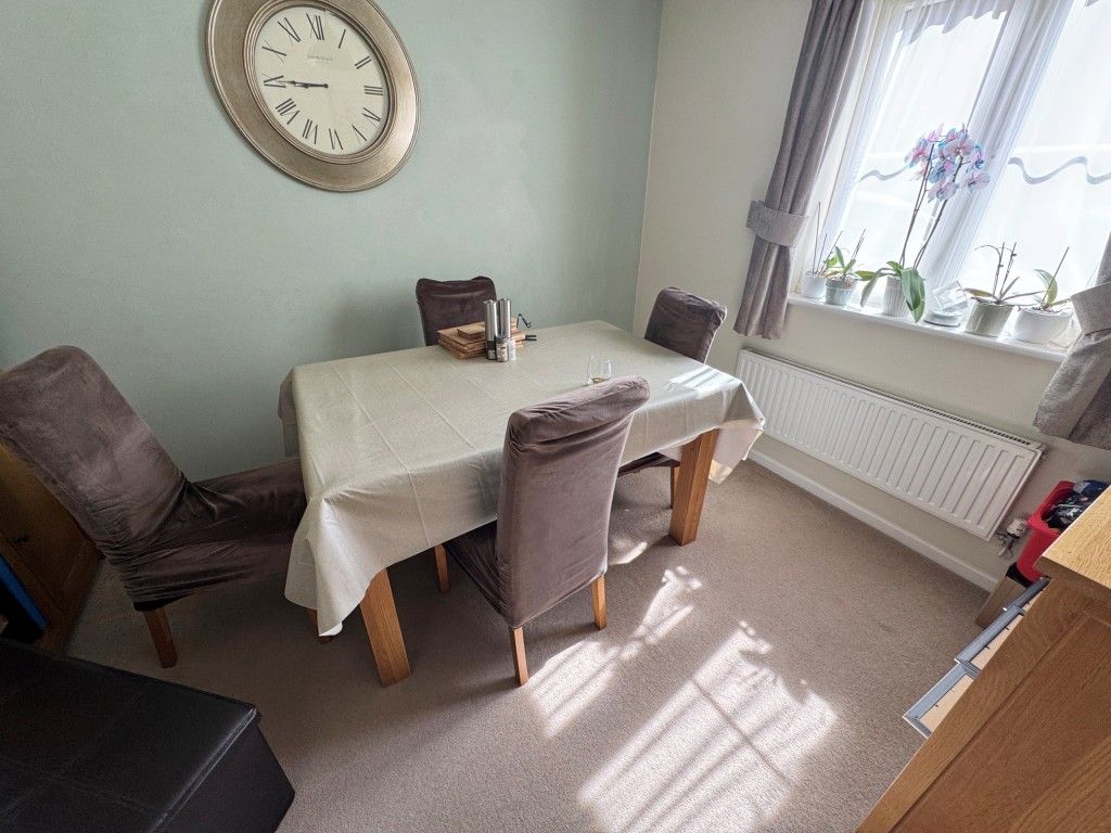 Property photo 3 of 11 Dining Room