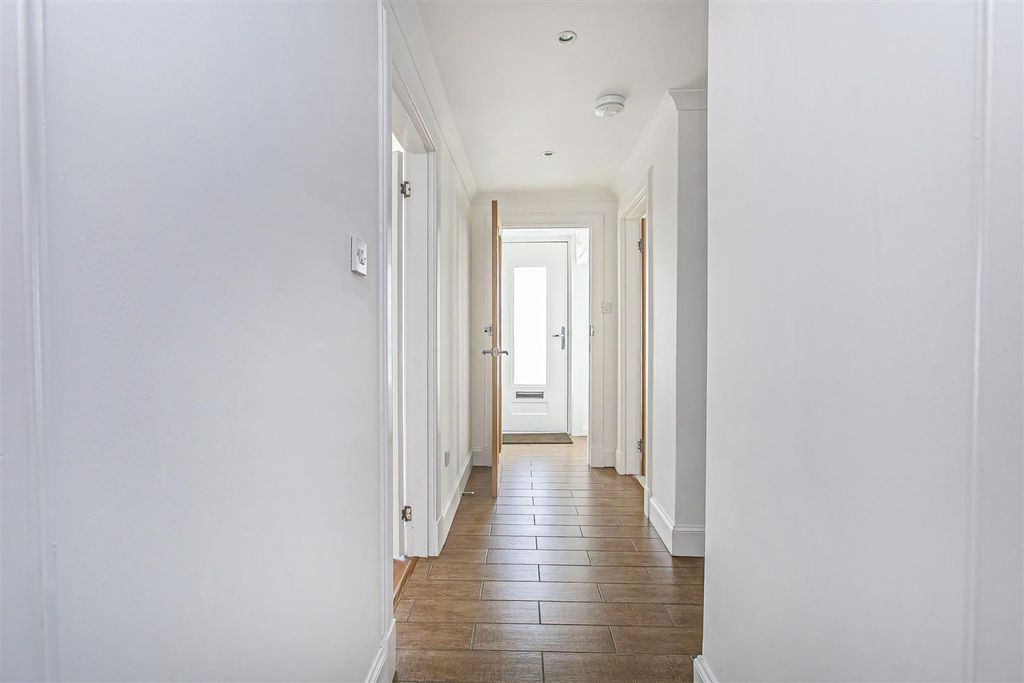 Property photo 2 of 21 Rdc0406Levi Hallway (2).Jpg