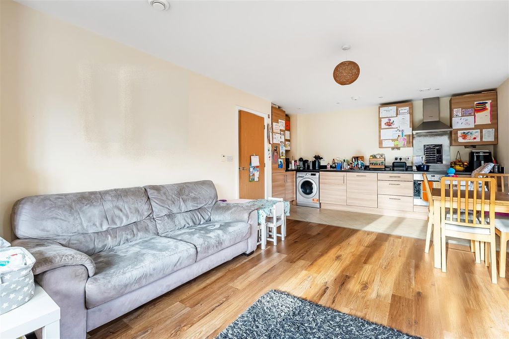 Property photo 2 of 16 5-Cypress-Close-8.Jpg