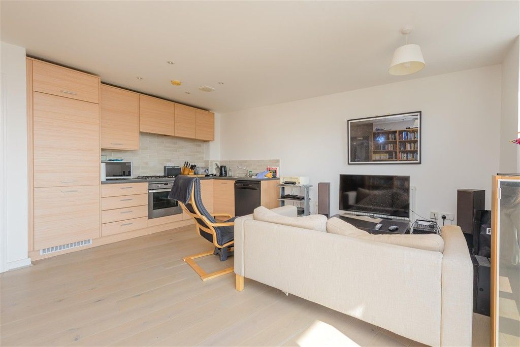 Property photo 3 of 11 Lounge/Kitchen