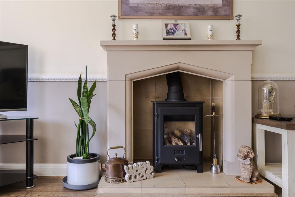 Property photo 3 of 22 Lounge