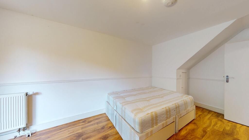 Property photo 2 of 27
