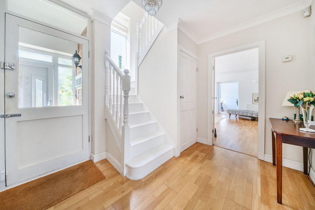 Property photo 2 of 21 Hallway