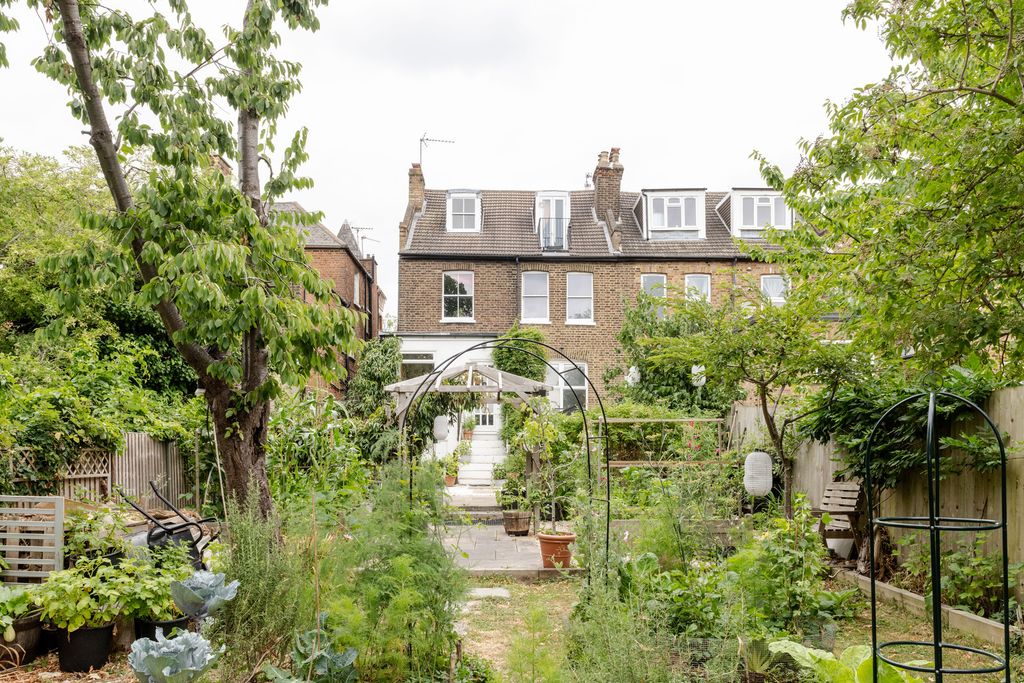 Property photo 3 of 30 299993 - 20250717-Connaught-Rd-11_Hi_Res.Jpg