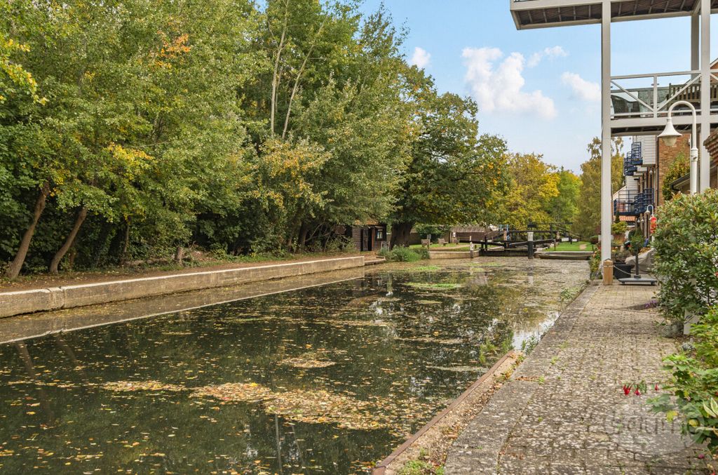 Property photo 2 of 11 7c08A426-Db4A-4Ec...